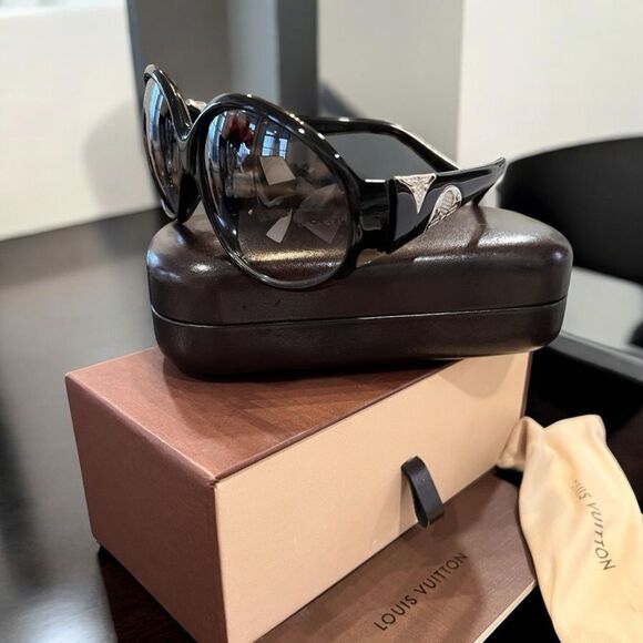 Louis Vuitton Black Sunglasses